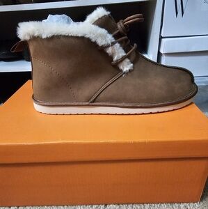 Cozy Brown Suede Ankle Boots with Faux Fur